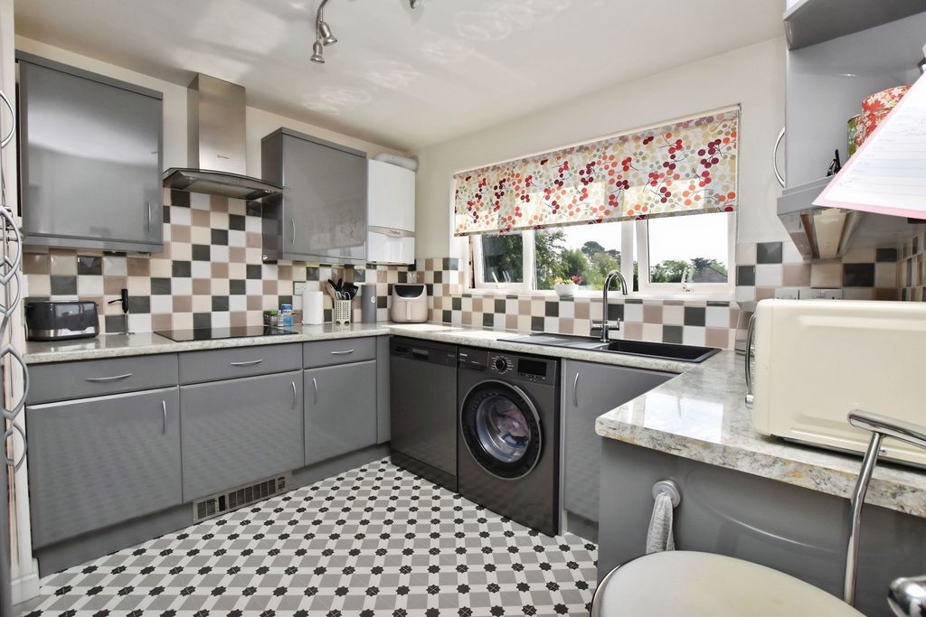 Property photo 3 of 22 Kitchen