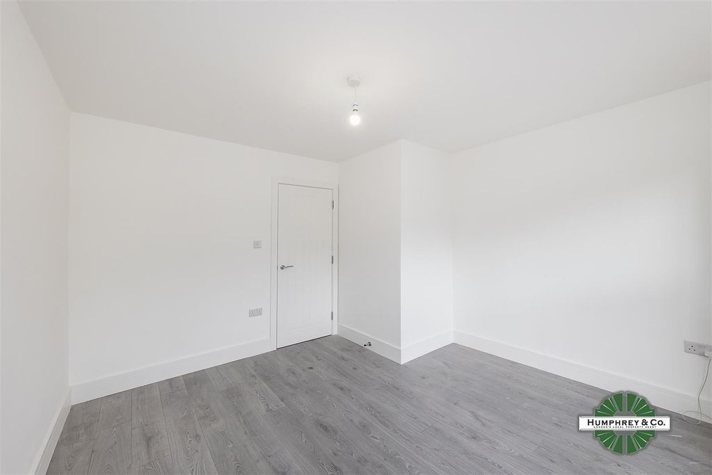 Property photo 2 of 9 59A Clifden Road - 02.Jpg