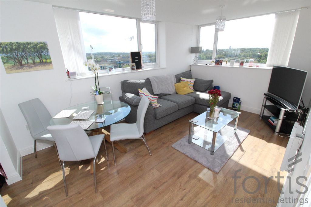 Property photo 3 of 8 Picture No. 06