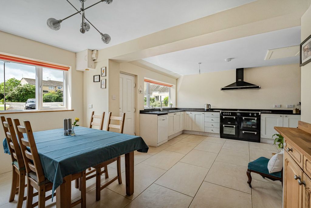 Property photo 2 of 25 Kitchen