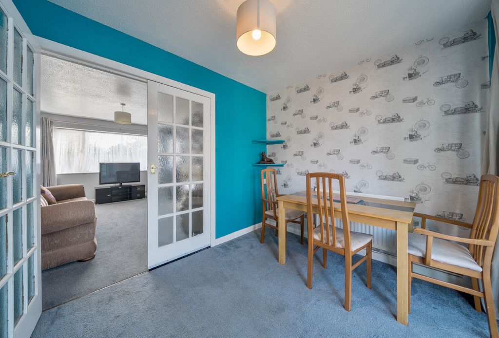 Property photo 3 of 13 1317005-8-686E442...
