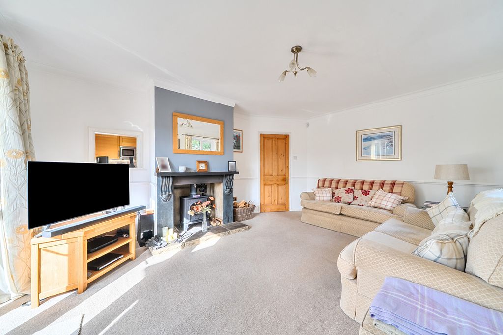 Property photo 2 of 20 1522517-10-6Aac09...