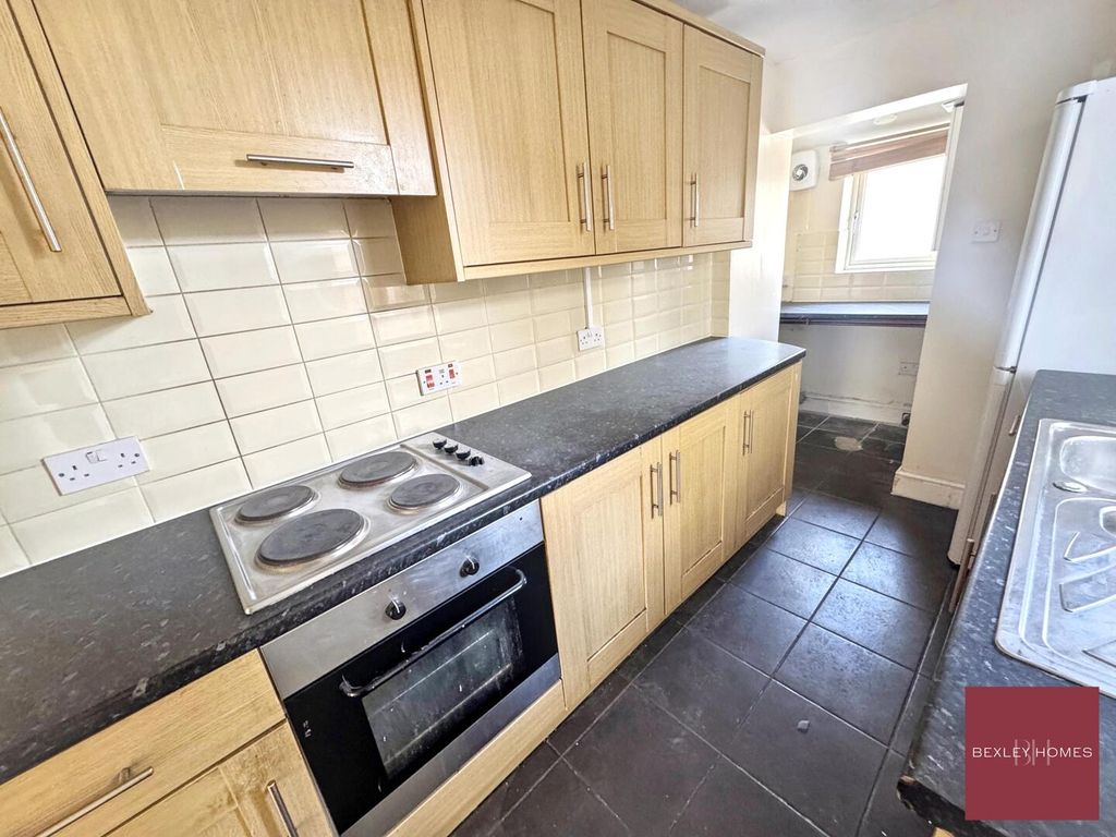 Property photo 2 of 9 Kitchen