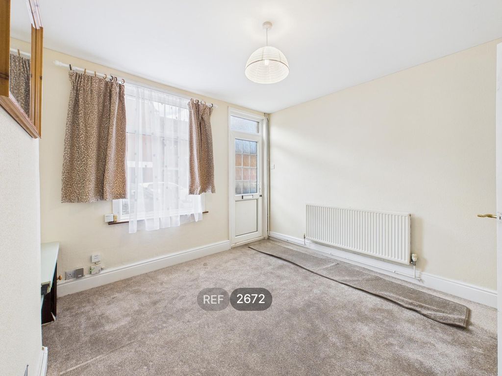 Property photo 2 of 22 Living Room