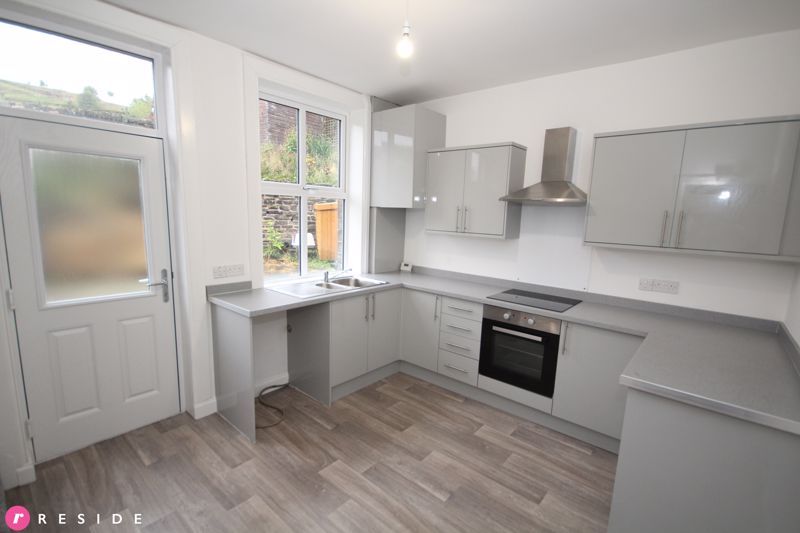 Property photo 3 of 10 Dining Kitchen