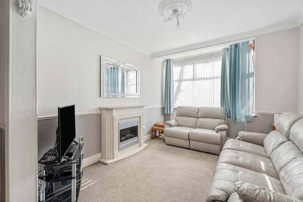 Property photo 2 of 30 11_70280.Jpg