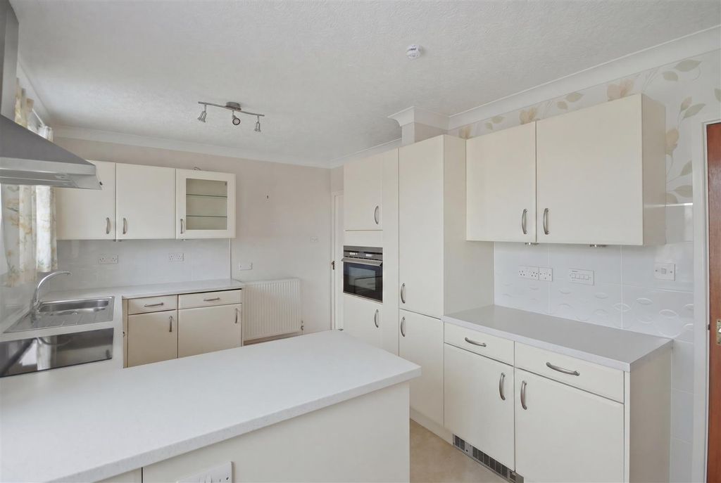 Property photo 2 of 17 Kitchen/Diner