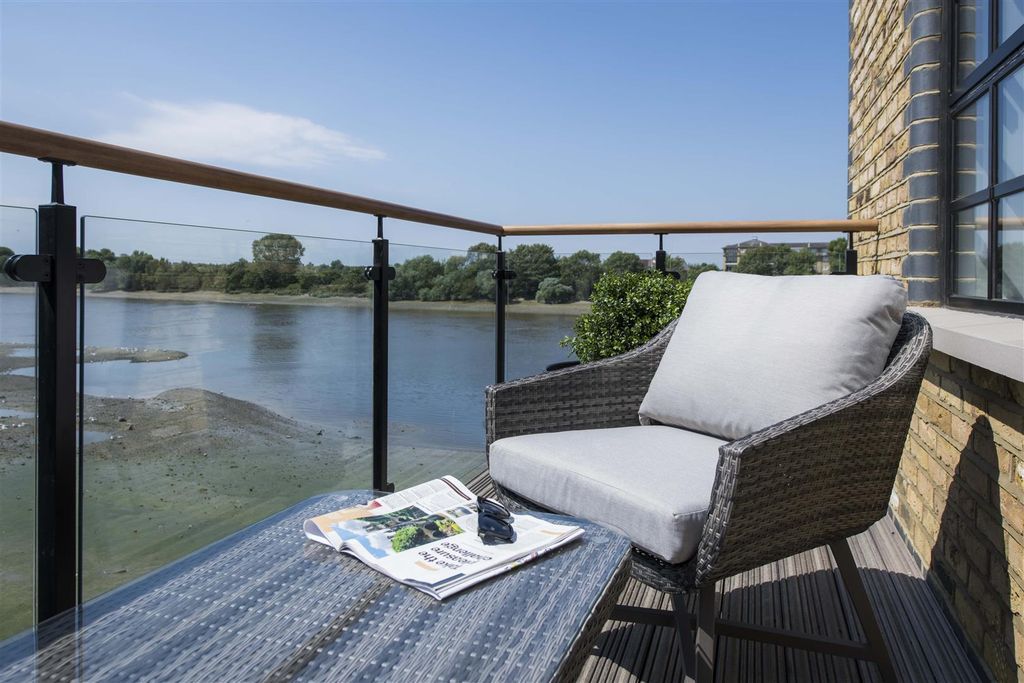 Property photo 3 of 21 Palacewharf_Starboard_Penthouse_2.Jpg