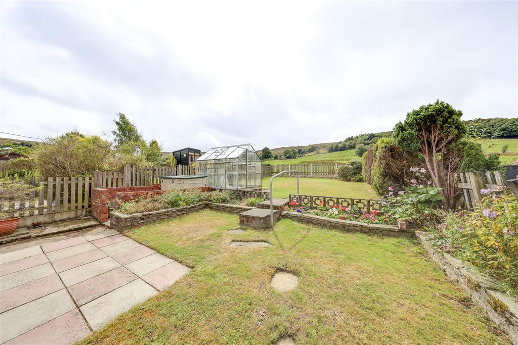 Property photo 2 of 27 Rear Garden