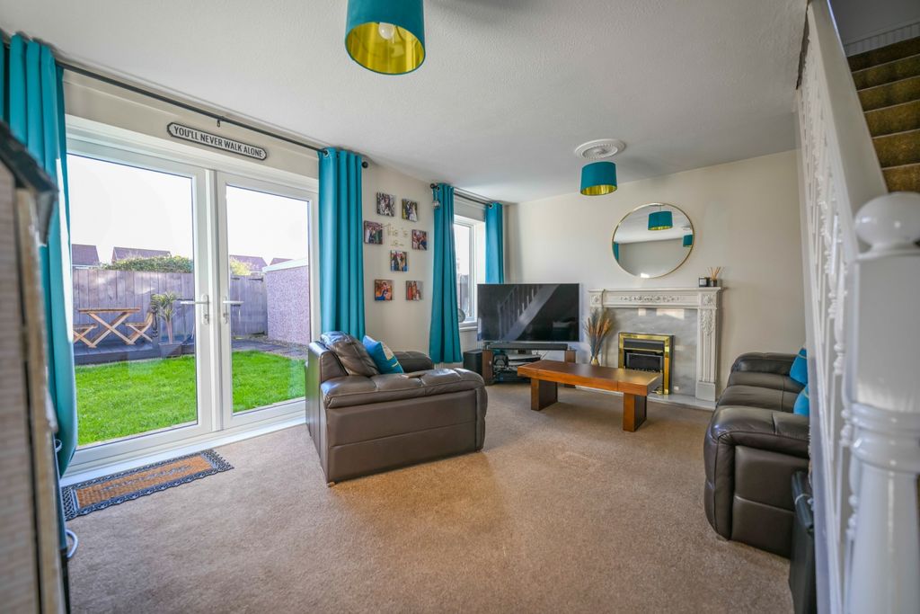 Property photo 2 of 15 Fernwood Ewemove