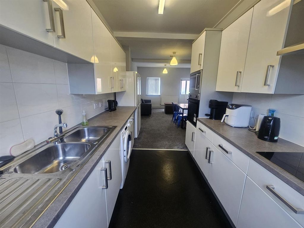 Property photo 2 of 16 1000046239.Jpg