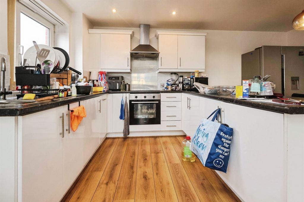 Property photo 3 of 17