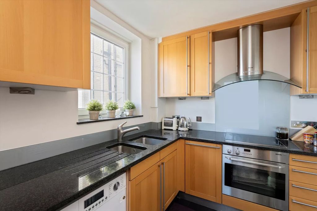 Property photo 3 of 18 Image