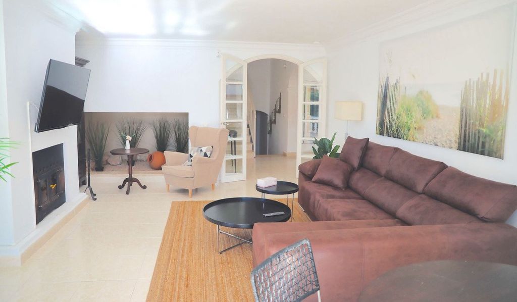 Property photo 2 of 35