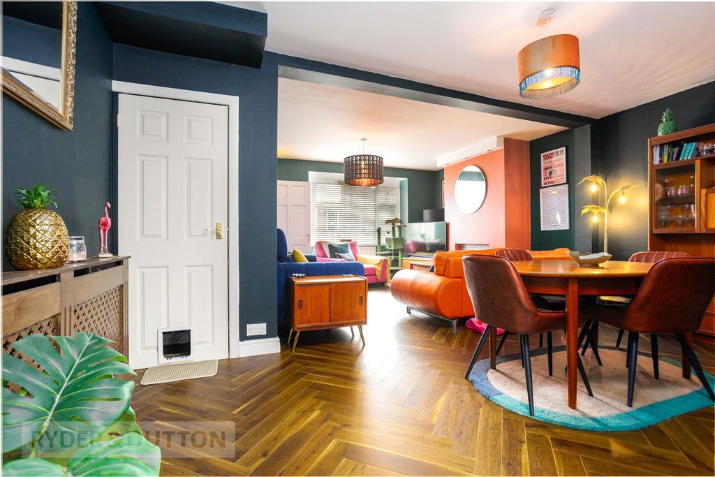 Property photo 1 of 31 Living/Dining Room