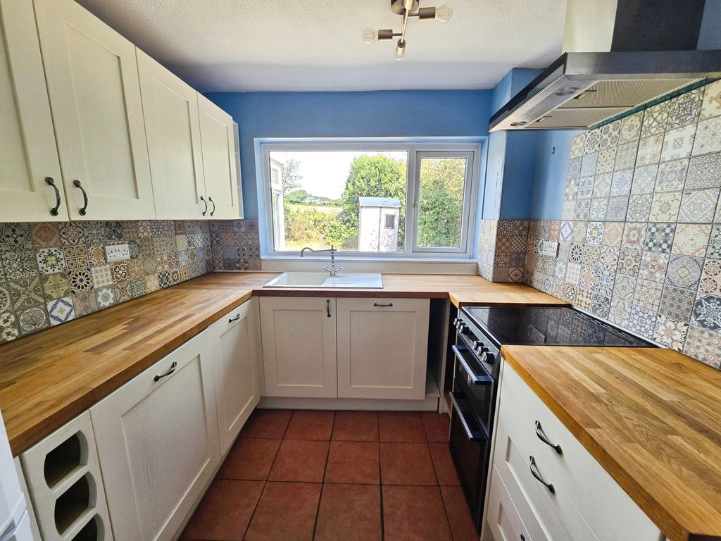 Property photo 3 of 13 Kitchen