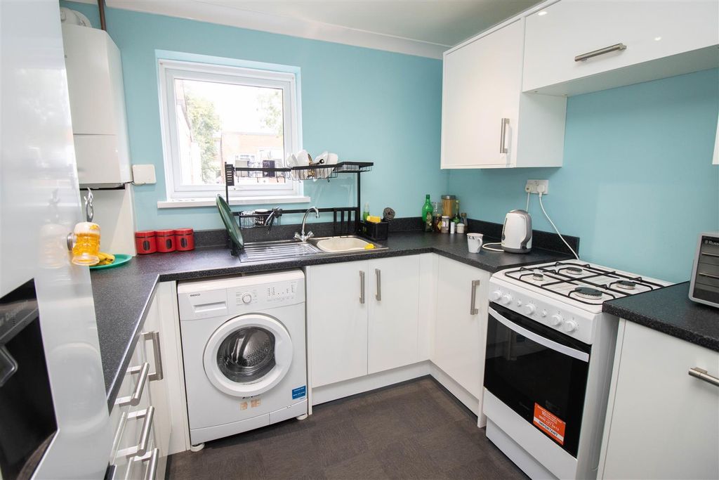 Property photo 3 of 7 Kitchen