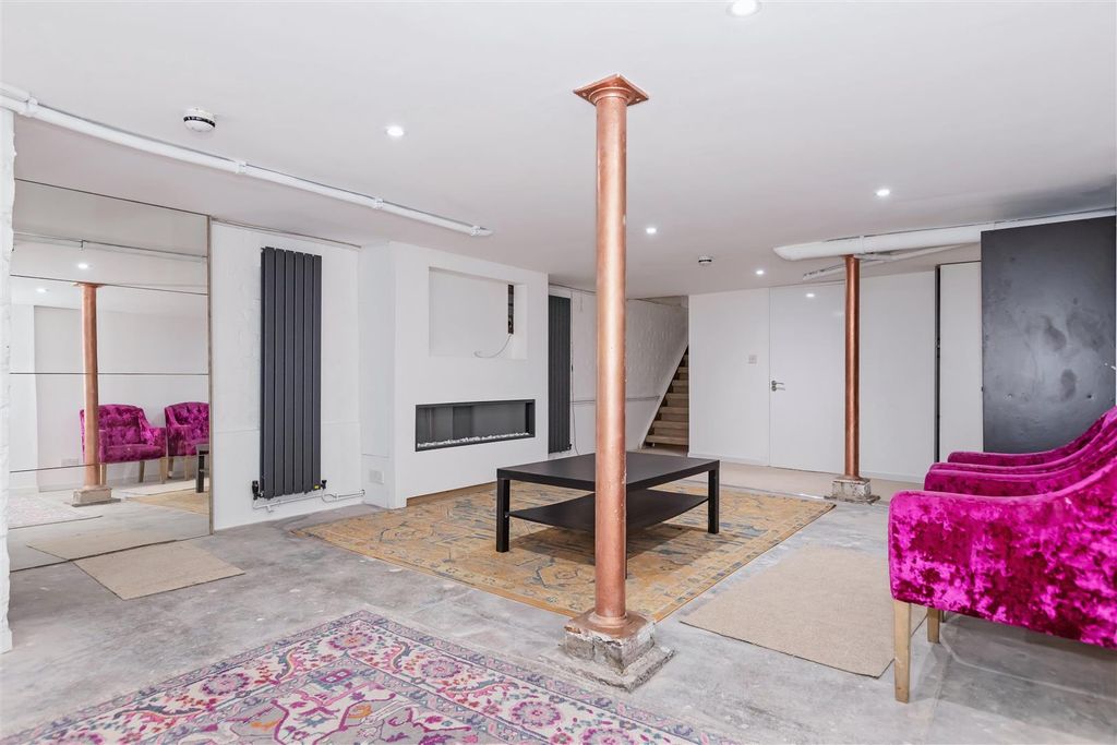 Property photo 2 of 21 Rowlands Rd_2.Jpg