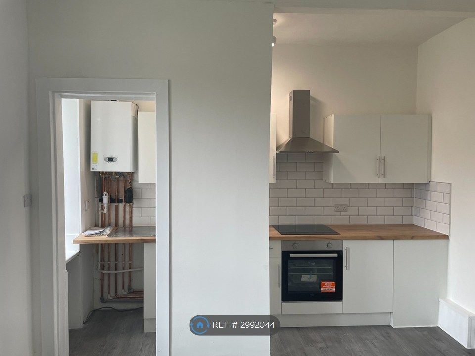 Property photo 3 of 11 Lounge/Kitchen