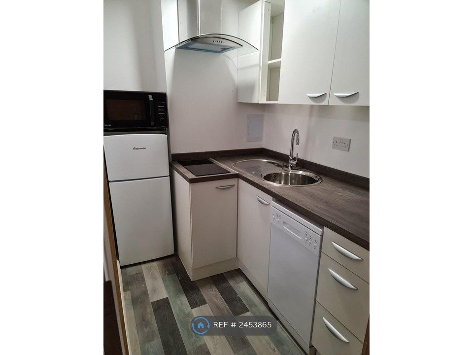 Property photo 3 of 7 Premium Studio Kitchenette