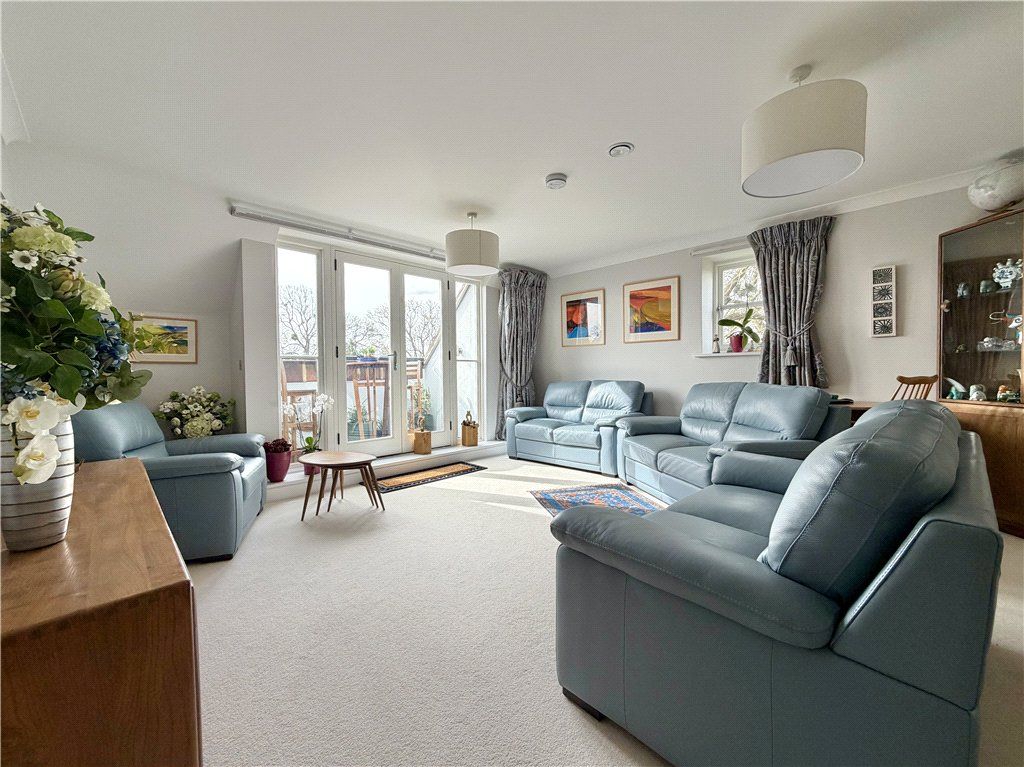 Property photo 2 of 27 Picture No. 15