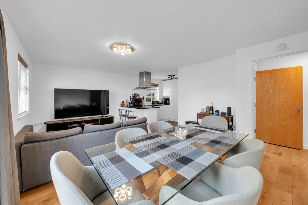 Property photo 3 of 16 4664293