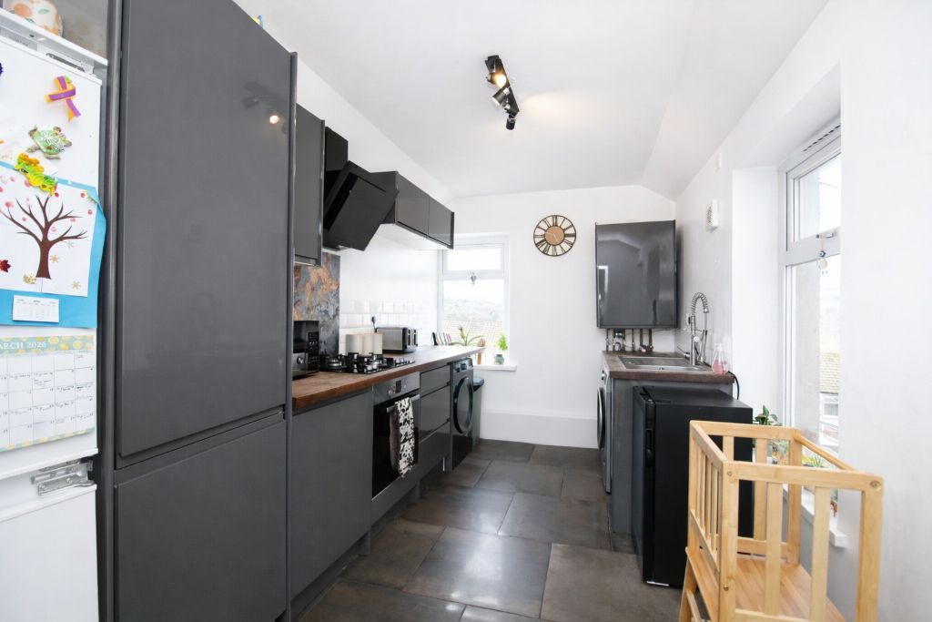 Property photo 3 of 12 Kitchen