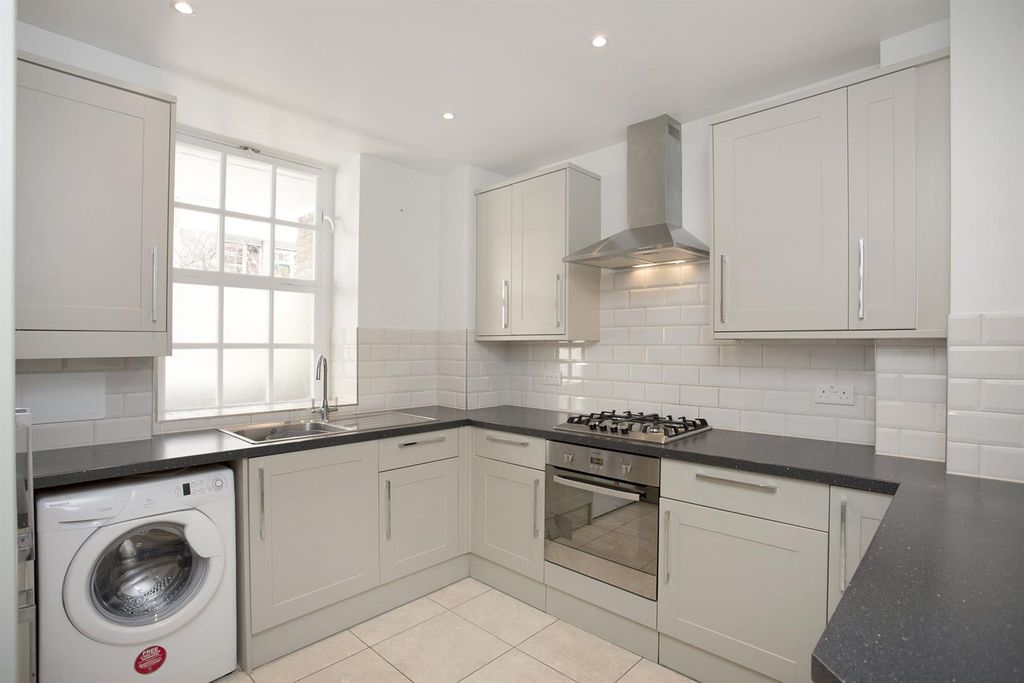 Property photo 2 of 11 Kitchen