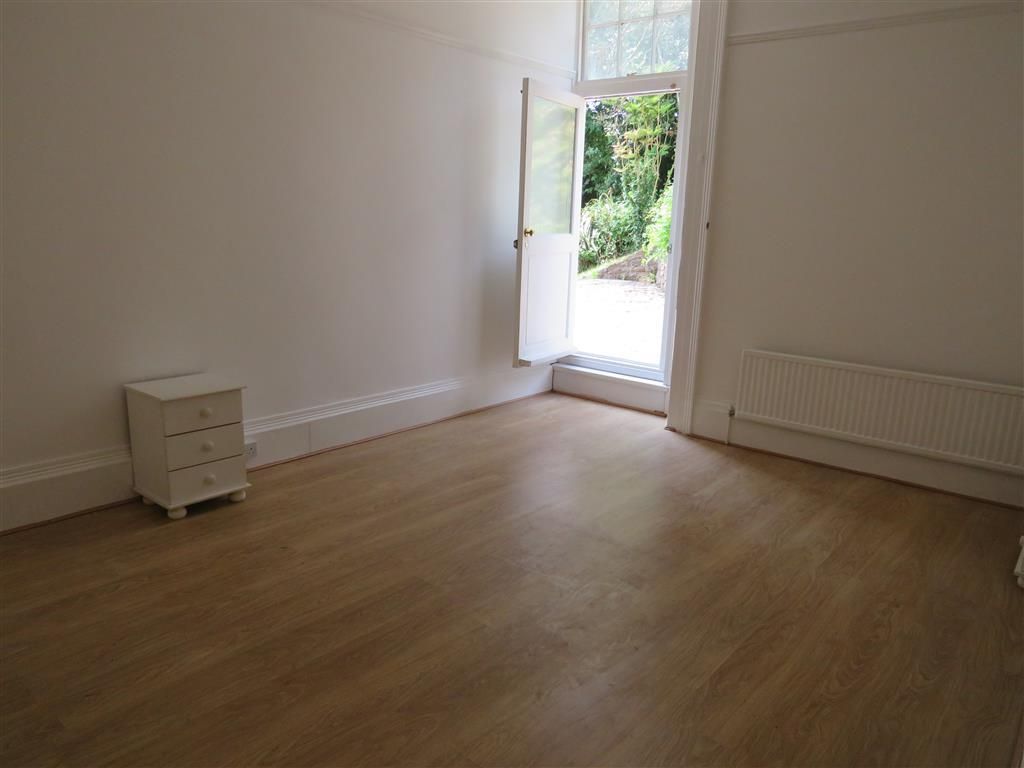 Property photo 2 of 5 Bedroom