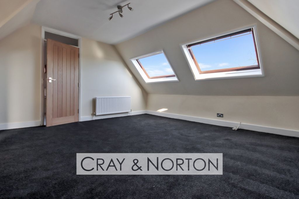 Property photo 3 of 8 Photo 6