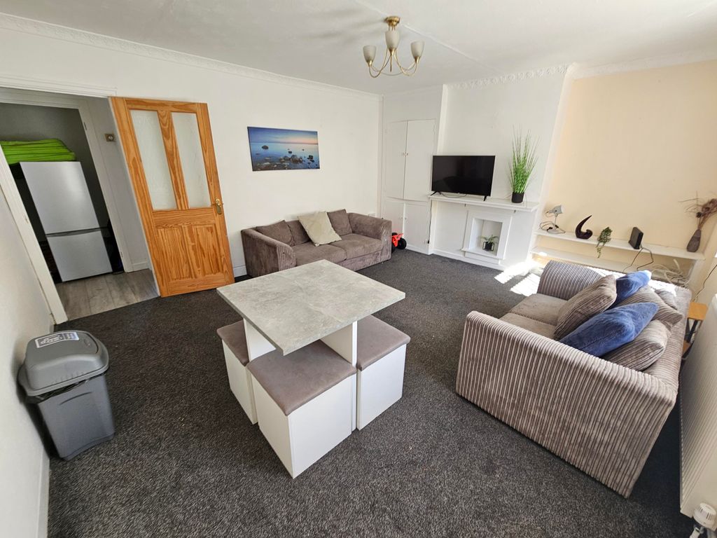 Property photo 3 of 10 Living Room