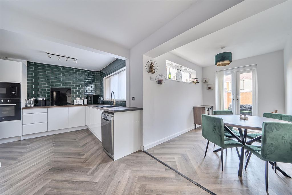 Property photo 1 of 14 Kitchen/Diner