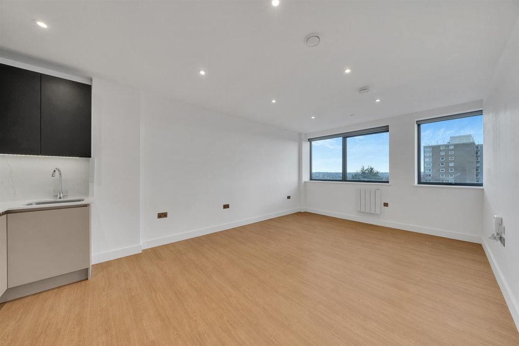 Property photo 3 of 9 Flat 508 -1.Jpg