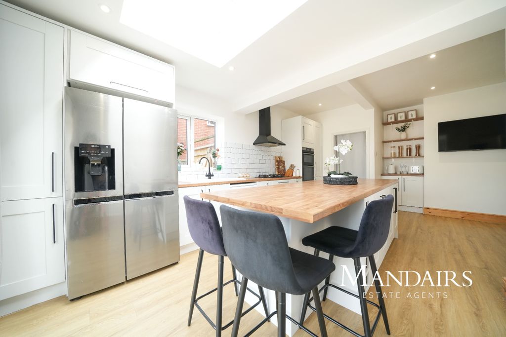 Property photo 1 of 28