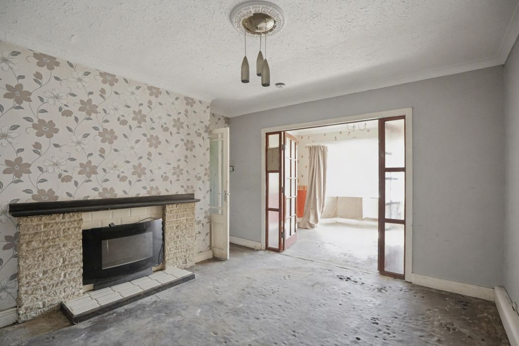 Property photo 3 of 14 23 Cedar Drive, Chickenley, Dewsbury, West Yorkshire, Wf12 8Nu