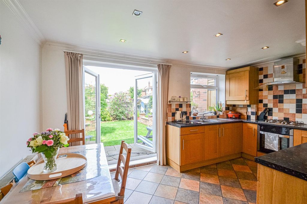 Property photo 2 of 16 Dining Kitchen