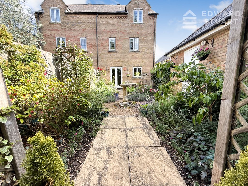 Property photo 3 of 16 Gallery