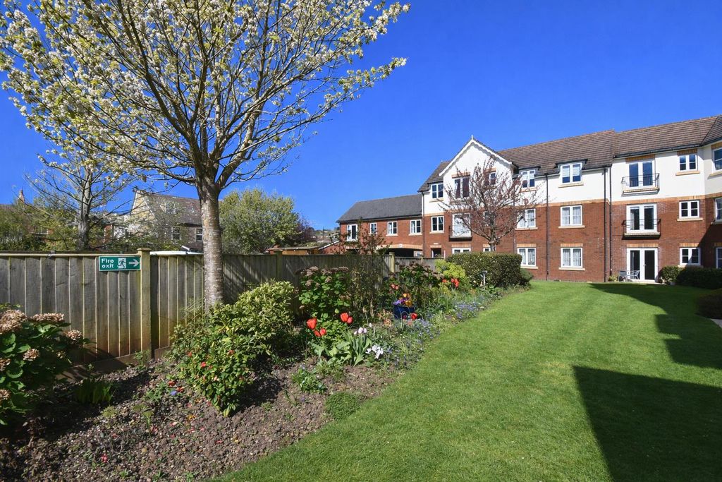 Property photo 2 of 12