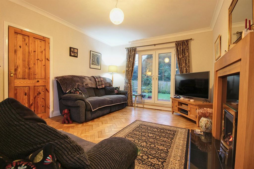 Property photo 2 of 29 Through Lounge