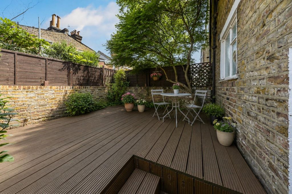 Property photo 2 of 18
