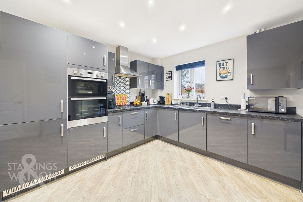 Property photo 3 of 26