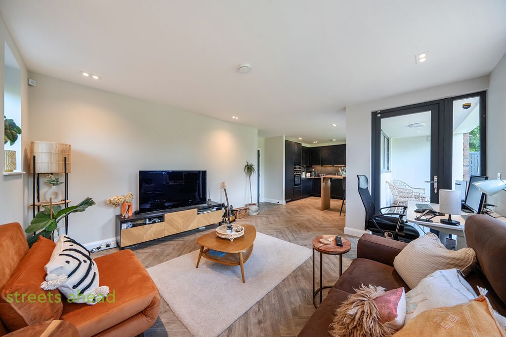 Property photo 2 of 16 1d7c7179-6135-478...