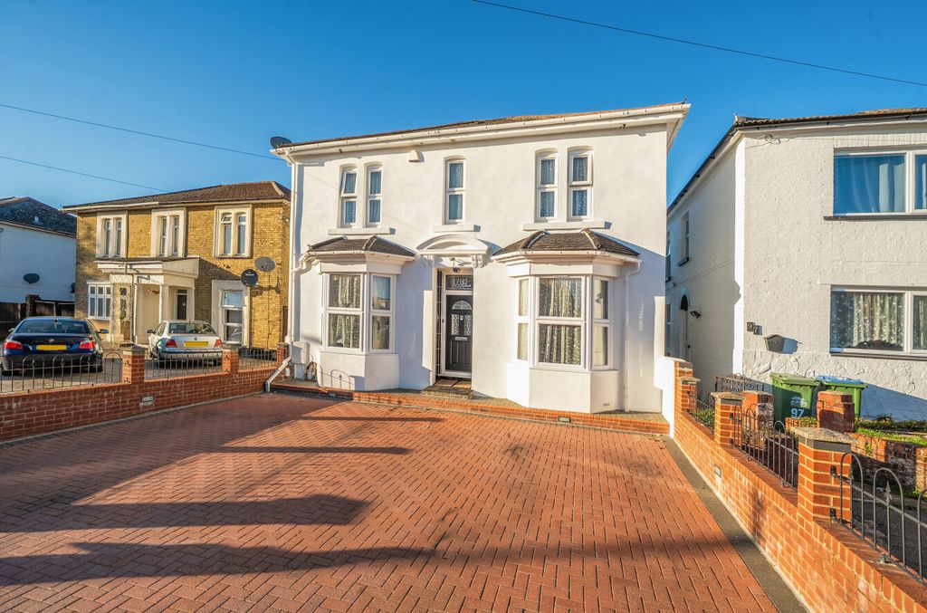 Property photo 1 of 12 1360335-1-68d6524...