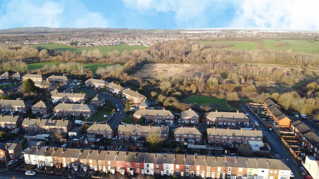 Property photo 2 of 19 Newton Road