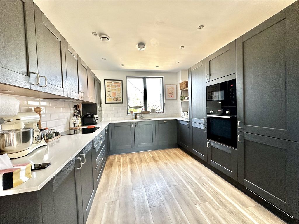 Property photo 2 of 15 Picture No. 34