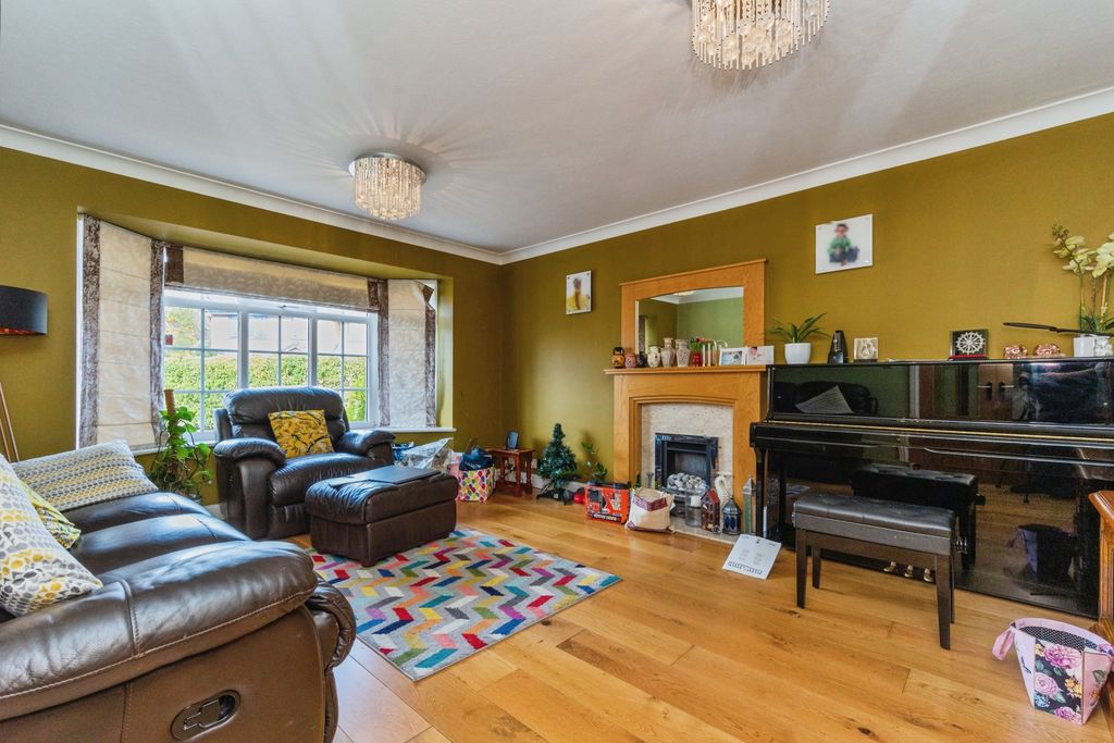 Property photo 2 of 32