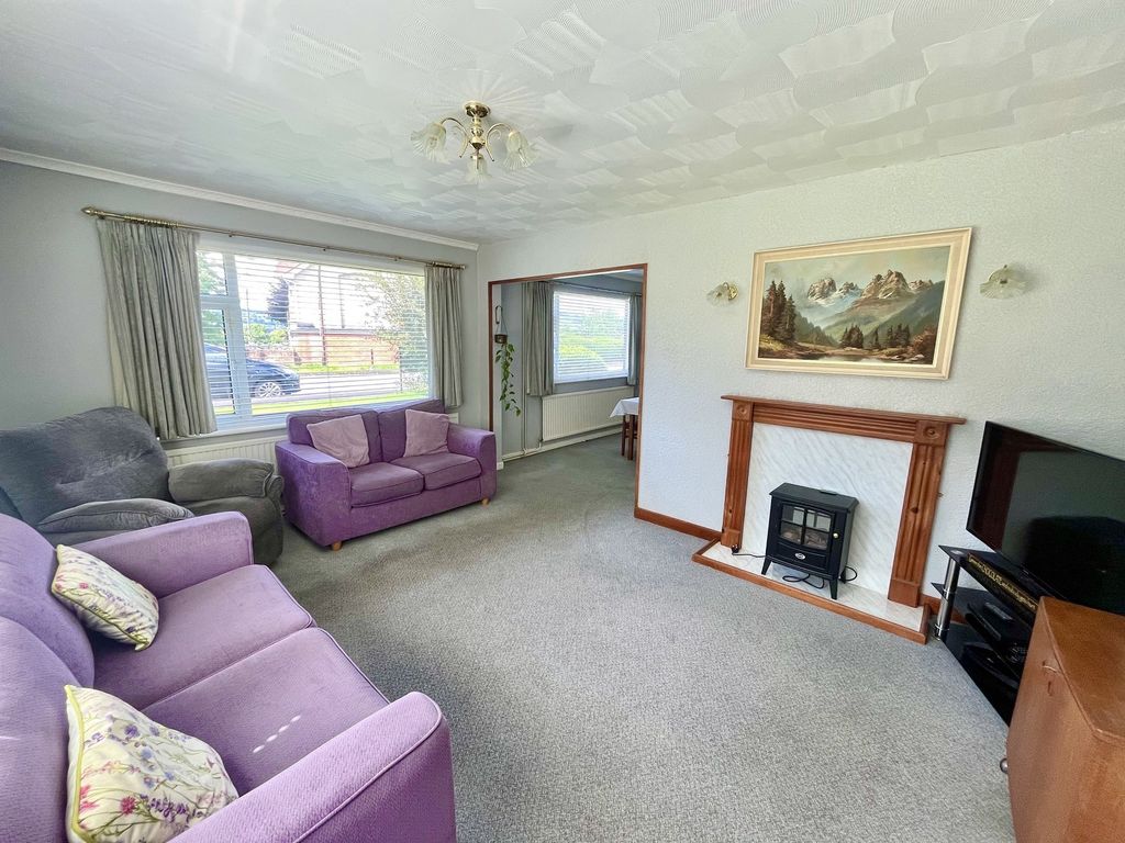 Property photo 3 of 21 Lounge
