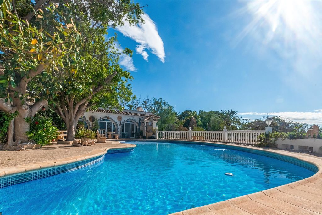 Property photo 1 of 16 Beautiful Rustic Villa With Swimming Pool For Sale In Altea