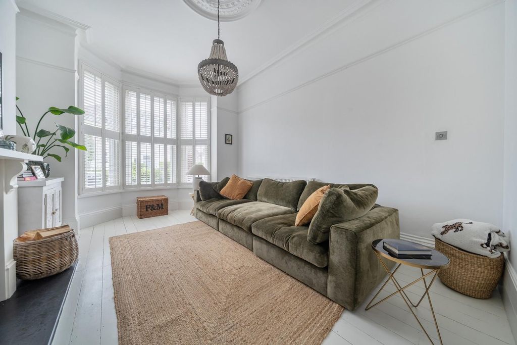 Property photo 2 of 30 1386530-9-696510E556018.Jpg