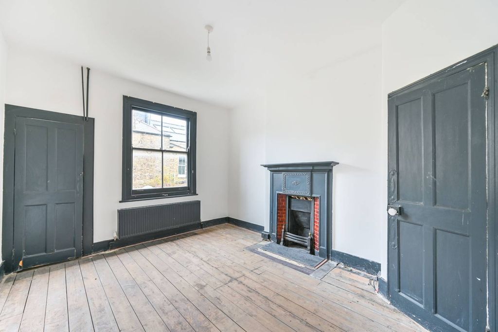 Property photo 3 of 12